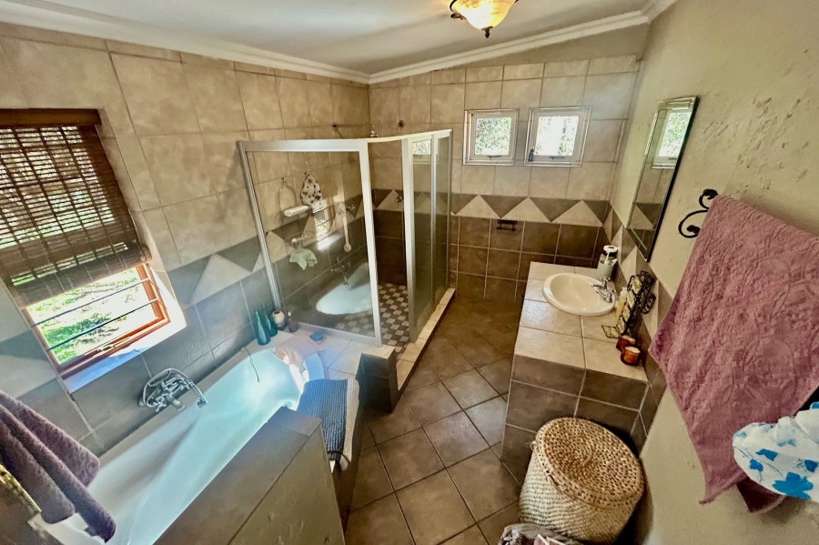 6 Bedroom Property for Sale in Melodie North West